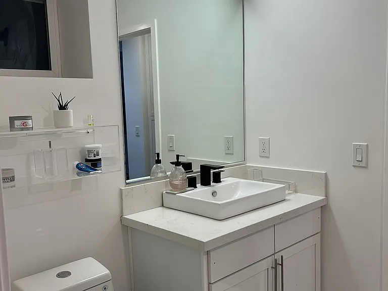 300 E 4th St #402 — Photo 39