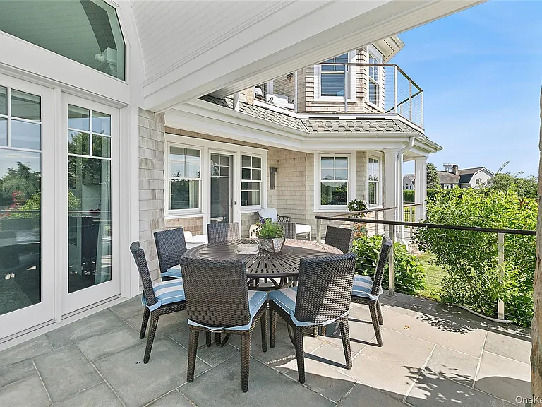 61 S Bay Ave #A — Photo 33