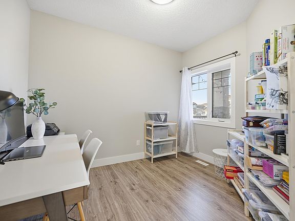 3rd image of 30 Willow Line