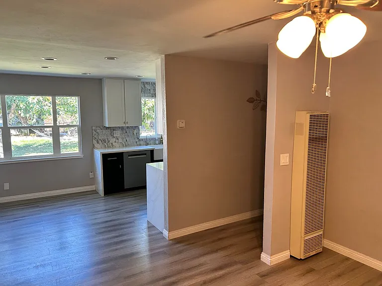 131 S Olive Ave — Photo 13
