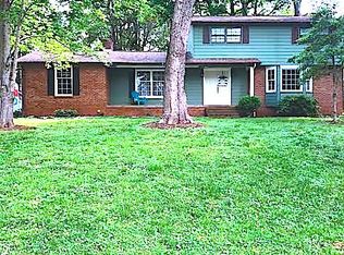 3118 Sharon St, Hickory, NC 28601