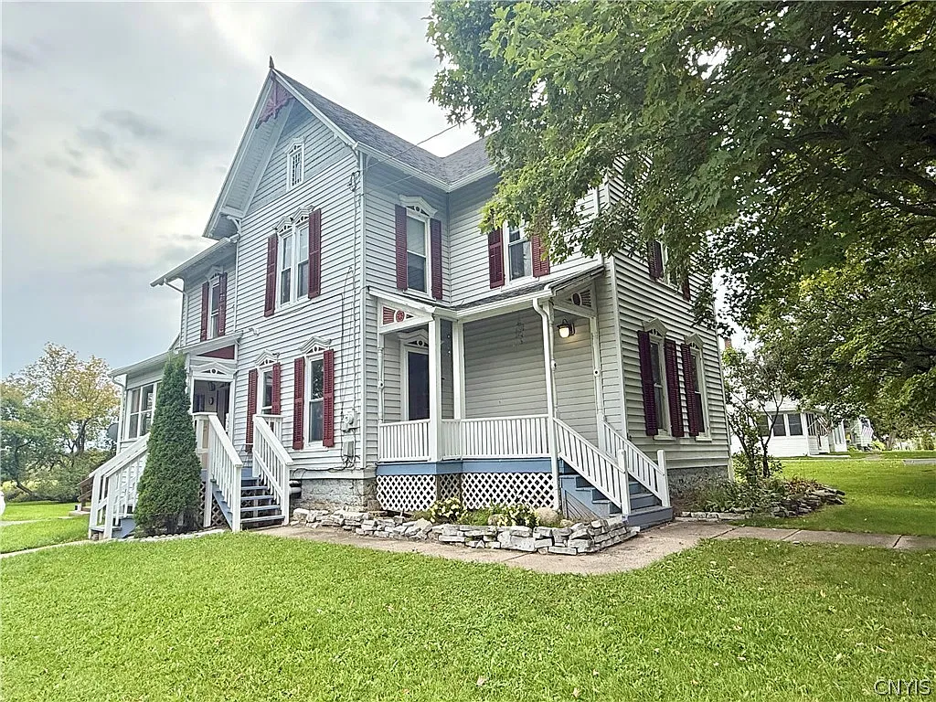 5 bed, 2.0 bath, 2236 sqft, $2,200 — Photo 3