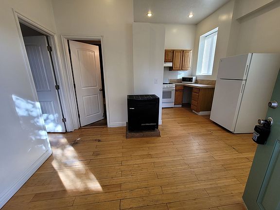 3rd image of 425 E 4th Ave #2