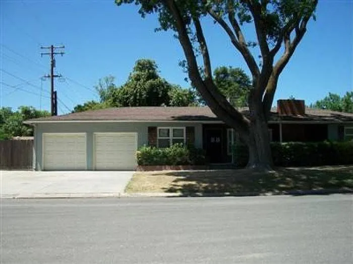 1929 Potter Ave photo 1