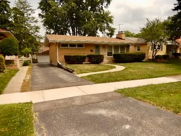 223 S Lincoln St, Westmont, IL 60559