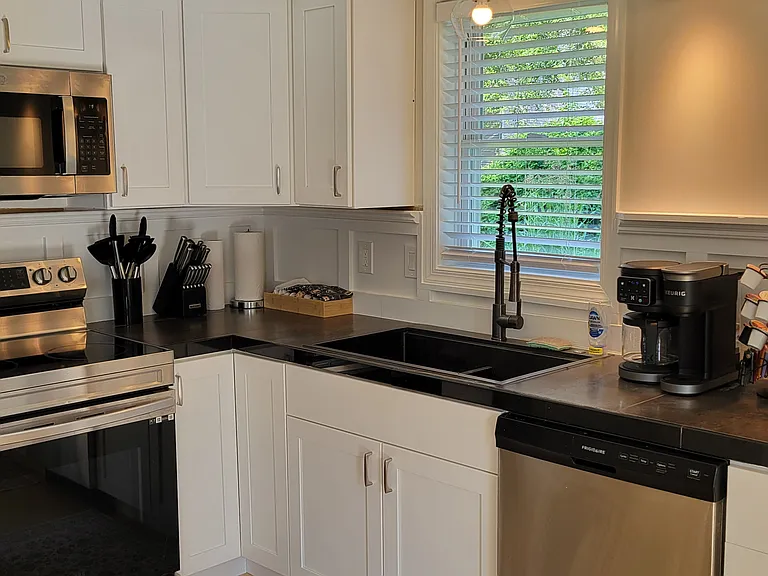 112 Betts St — Photo 9
