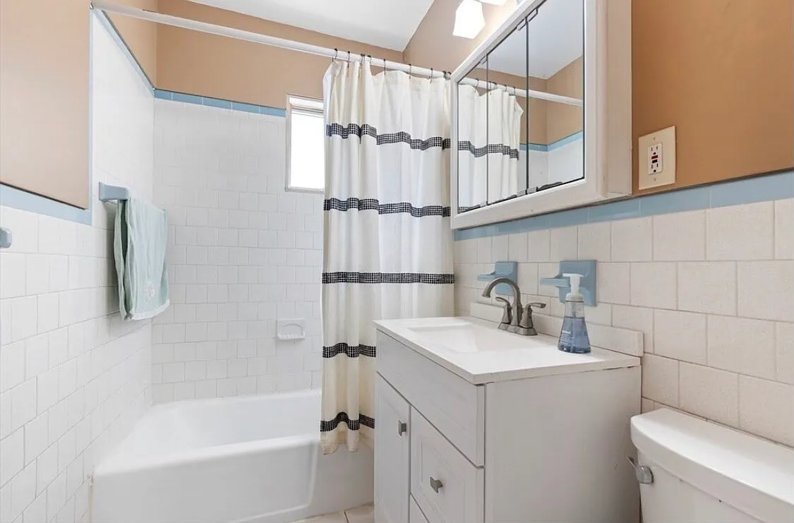 2 bed, 1.0 bath, 1300 sqft, $2,800 — Photo 3