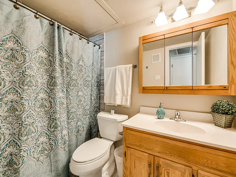 Evergreen St — Photo 11