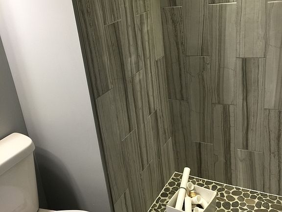 4th image of 6111 James St