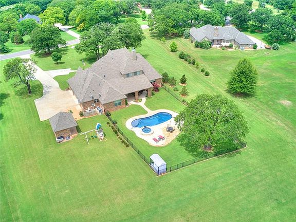 3rd image of 1251 Wandering Oaks Ln