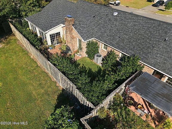 5th image of 826 Westminster Lane