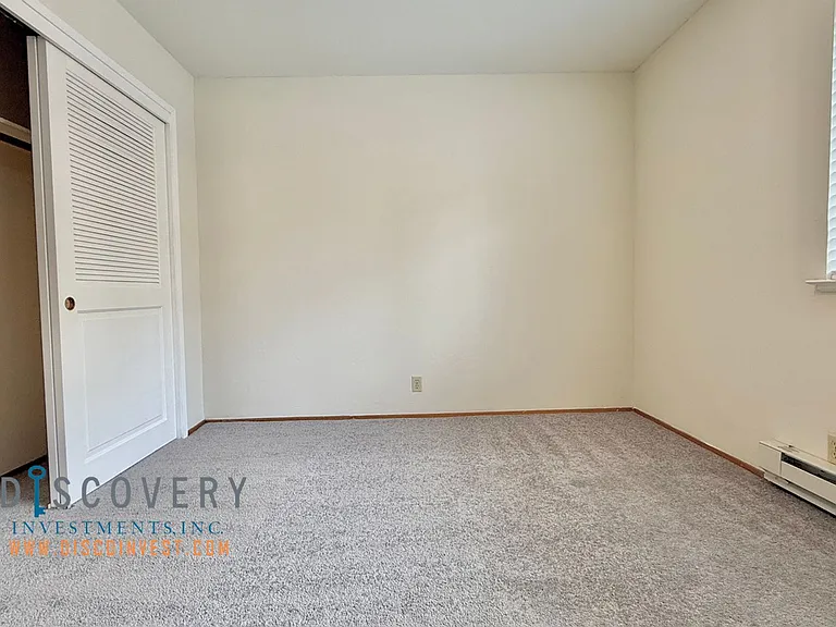 Athol Ave. 266 — Photo 14