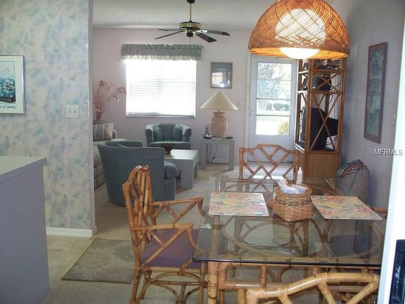 4th image of 213 Willow Brook Dr