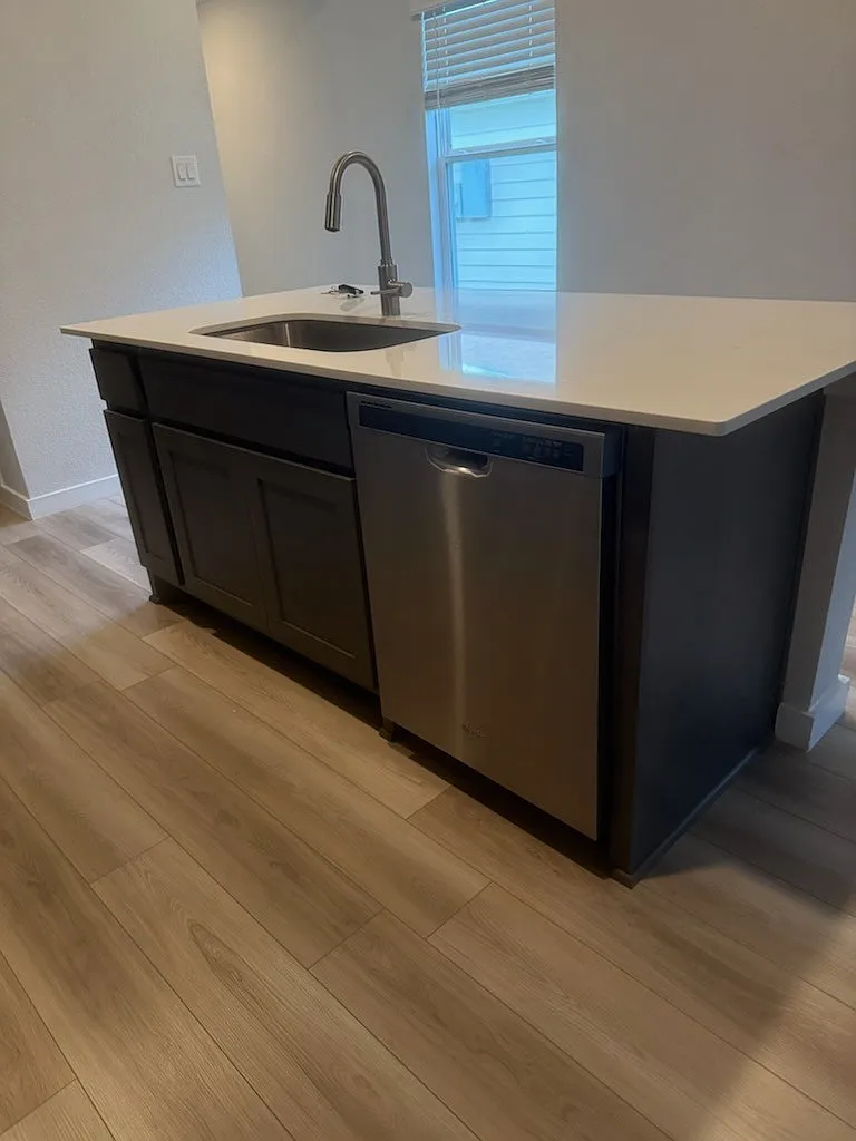 3 bed, 1556 sqft, $2,100 — Photo 4