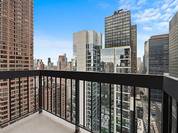 4th image of 250 E 40th St APT 35B