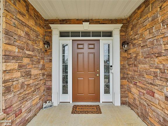 3rd image of 145 Sonoma Way
