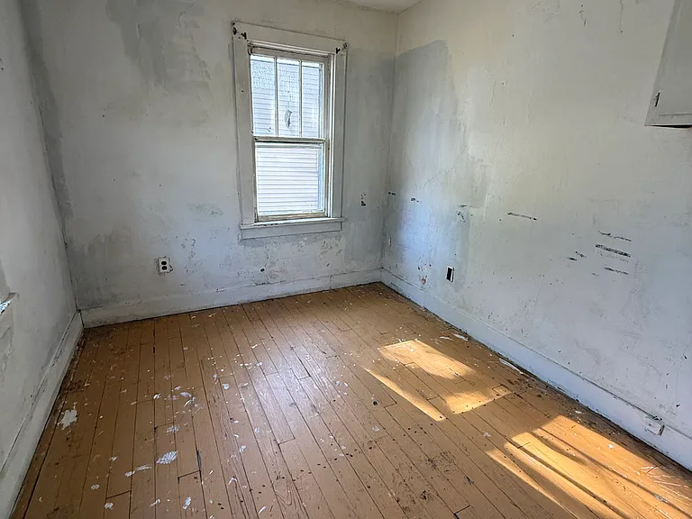 1700 W Grand Ave — Photo 3