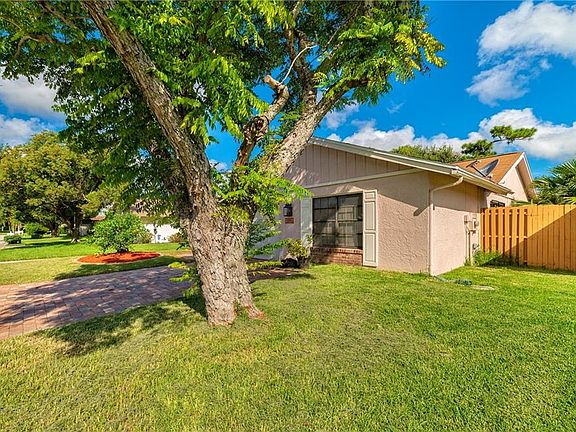 4th image of 6349 Greengate Dr