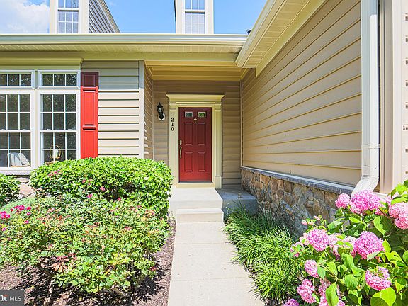 4th image of 210 Teapot Ct #210