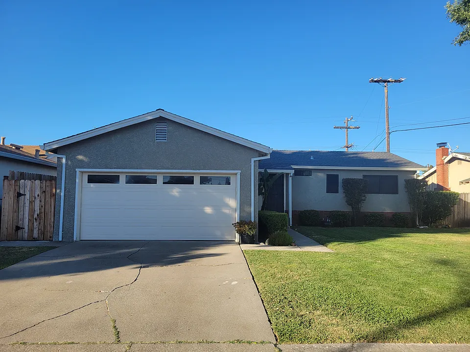 940 Rolling Green Dr