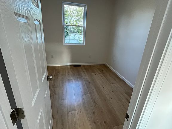 4th image of 27 Newbury St #2