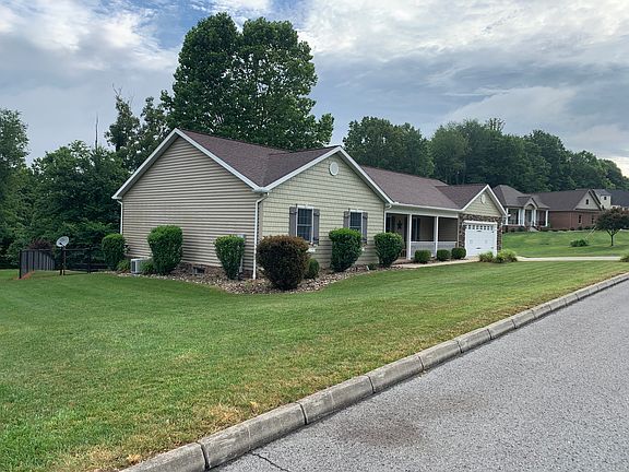 2nd image of 8 Emily Ct