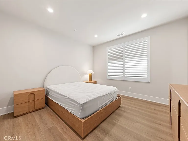 207 Alora — Photo 43