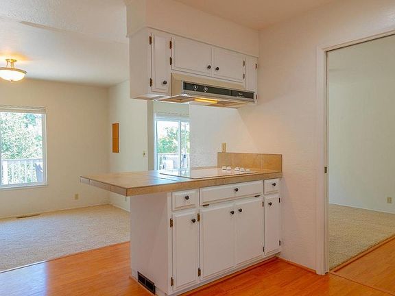 5th image of 250 Tabor Dr #A