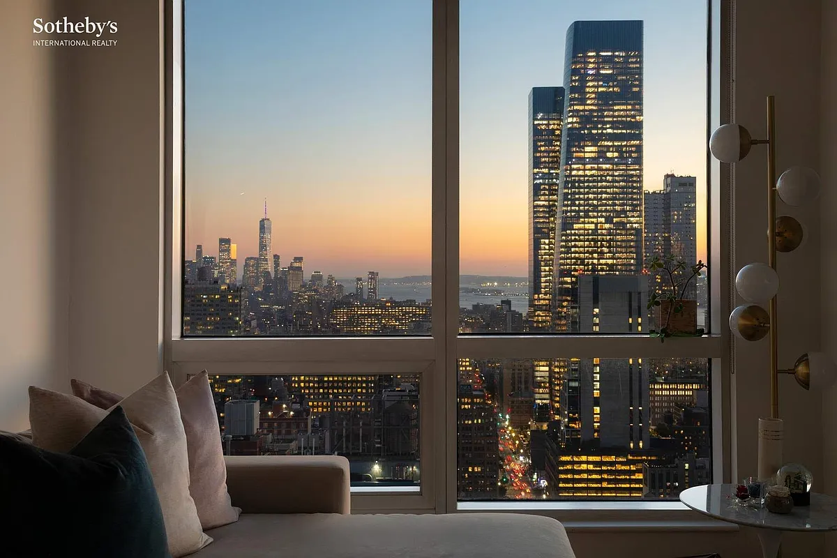 350 West 42nd Street #44H in Hell's Kitchen, Manhattan | StreetEasy