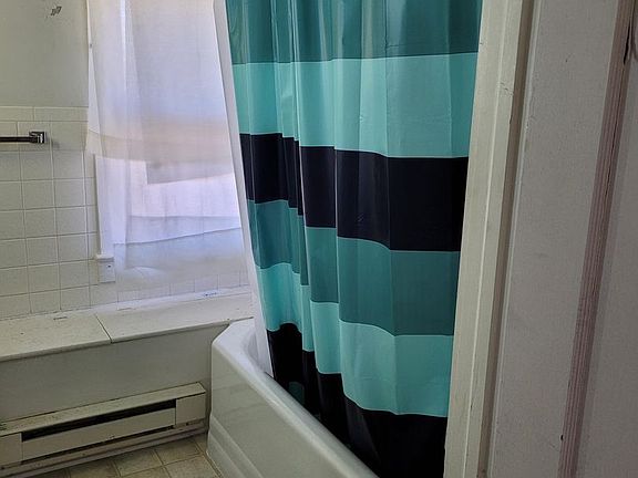 5th image of 104 N Custer Ave #1