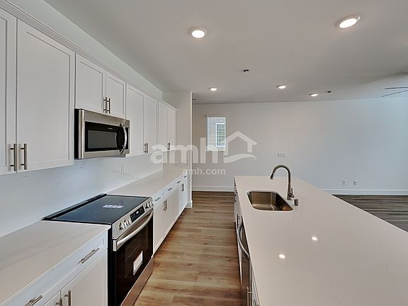 4th image of 4212 Halo Hollyhock St