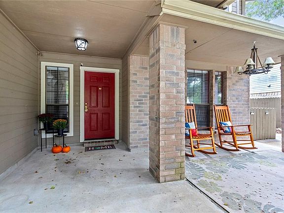 4th image of 1212 Weatherford Dr