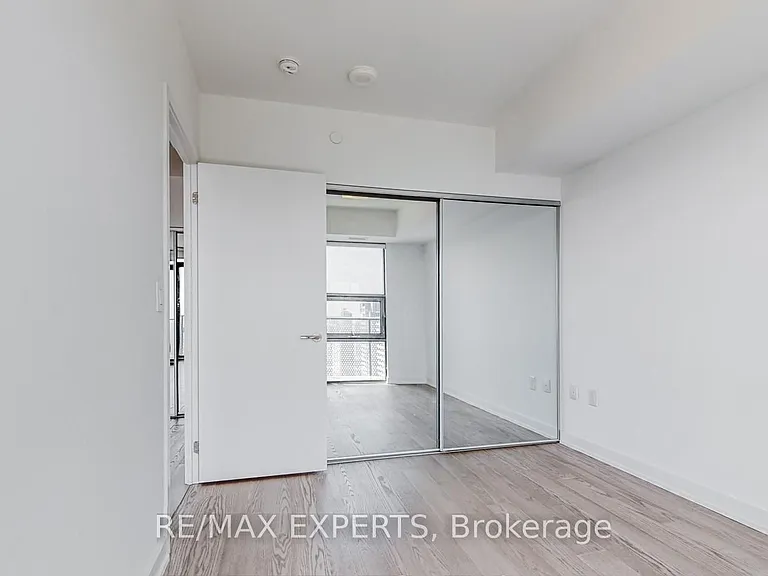 11 Wellesley St W #4701 — Photo 6