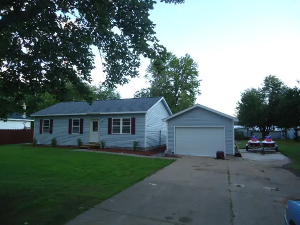 609 Brookfield Ln, Marquette, MI 49855