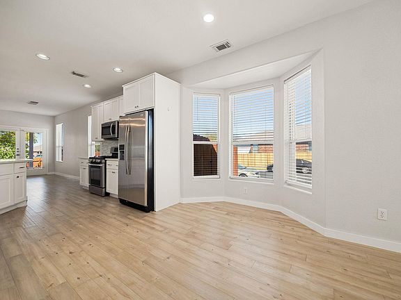 4th image of 2001 Shaker Trl