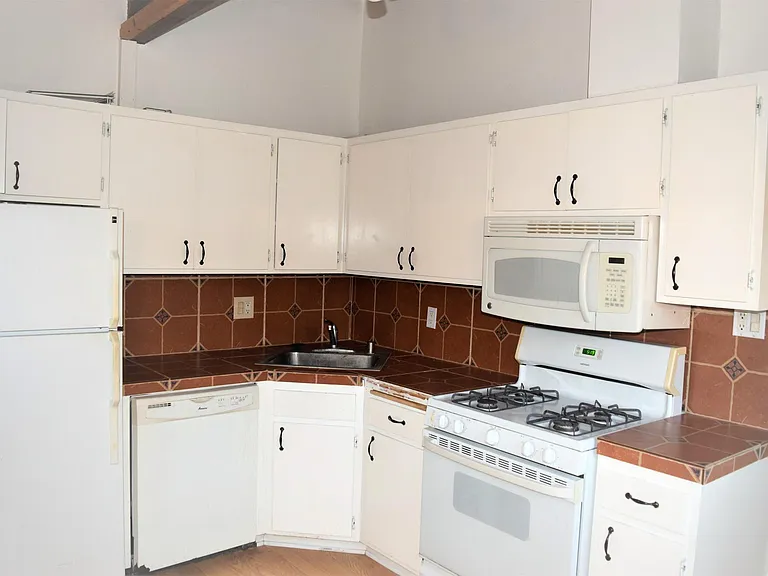 267 Barbara Ave — Photo 3