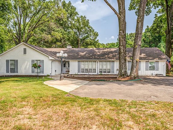 3rd image of 7485 Summer Ave