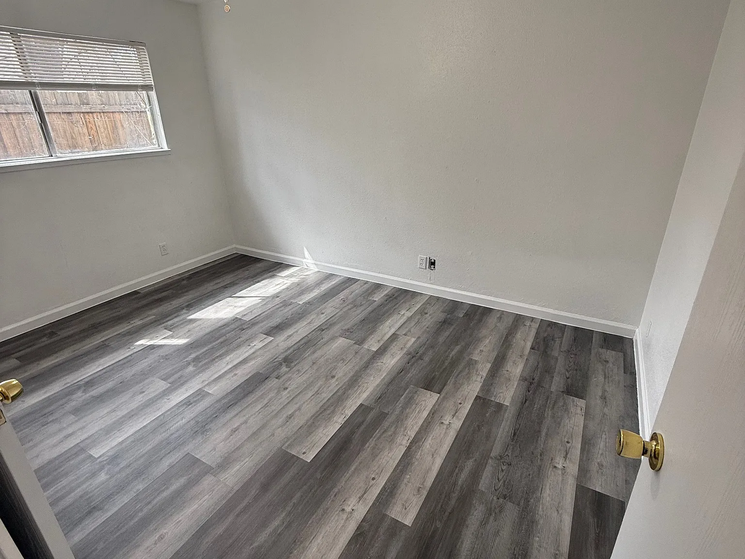 390 Henshaw Ave — Photo 4