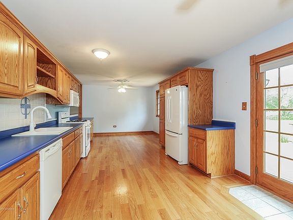 4th image of 218 Johnson Ave