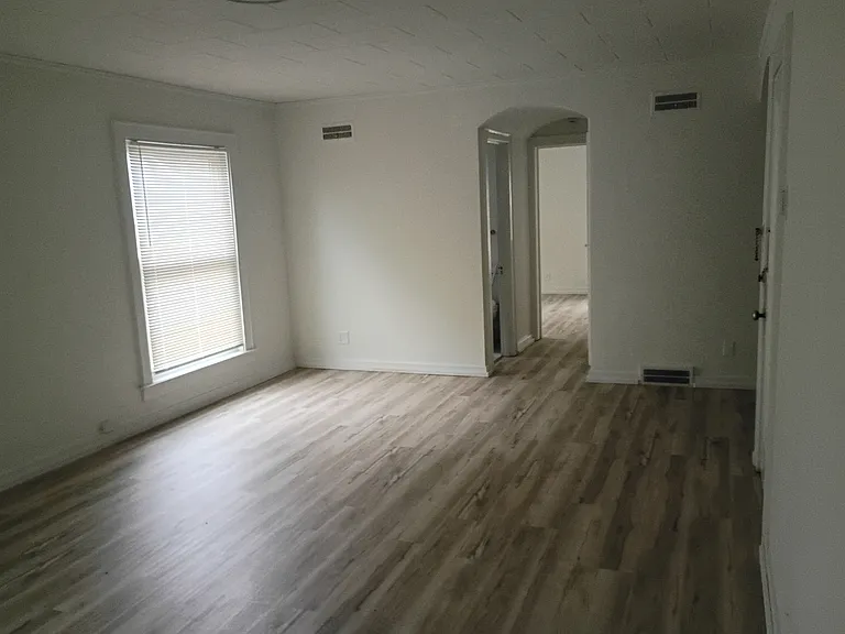 316 W Saginaw St — Photo 10