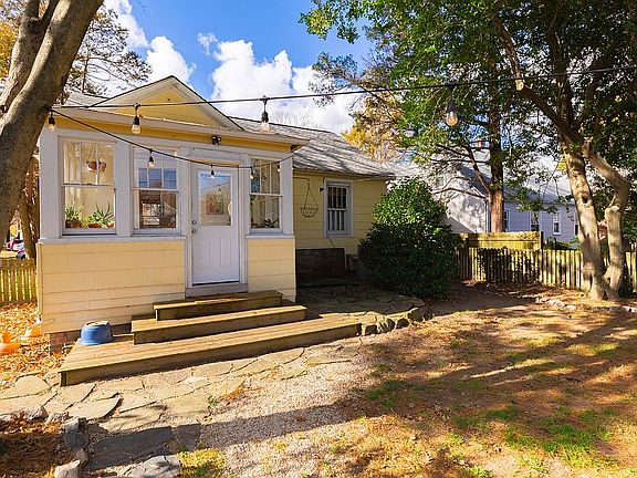 3rd image of 901 Herbert St