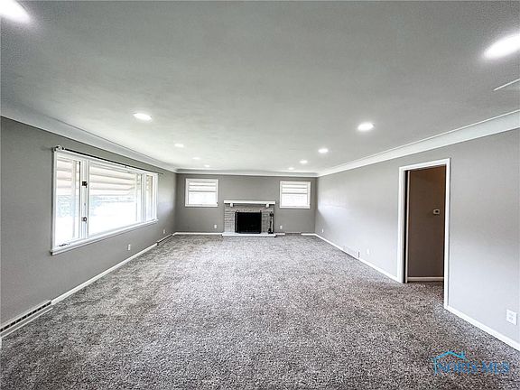 4th image of 1830 N Cove Blvd