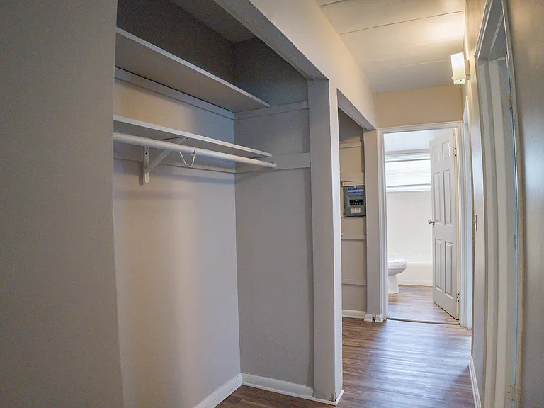Hillvista Apartments — Photo 6