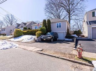 1-22 33rd St, Fair Lawn, NJ 07410