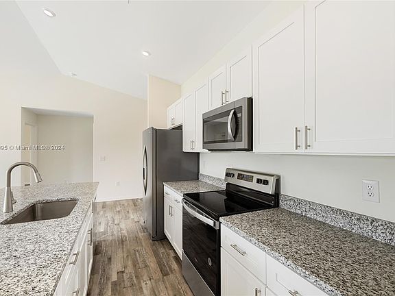 2nd image of 925 5th Ave
