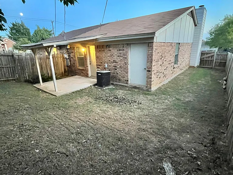 837 Woodland Ct — Photo 18