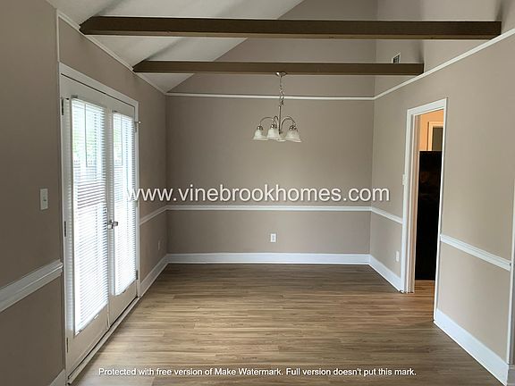 3rd image of 104 Dresden Dr