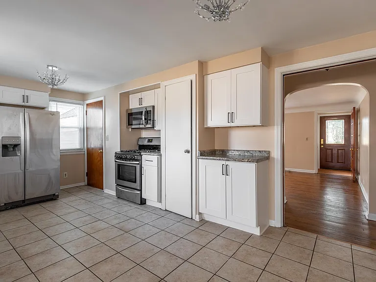 24777 Highland Rd — Photo 6