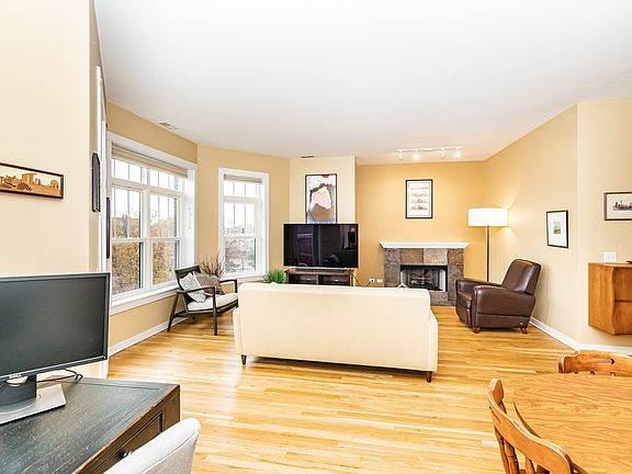 4th image of 2736 W Montrose Ave APT 3E