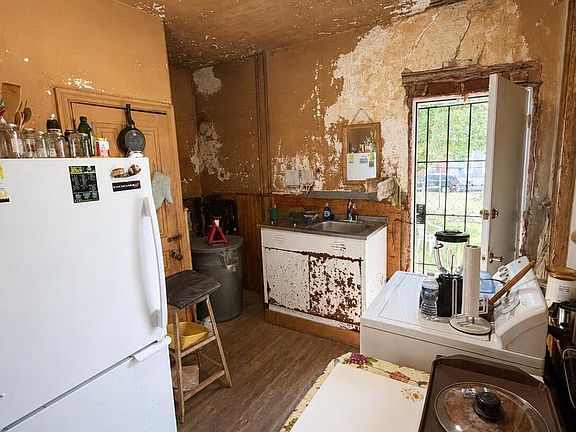 2nd image of 3135 N 15th St